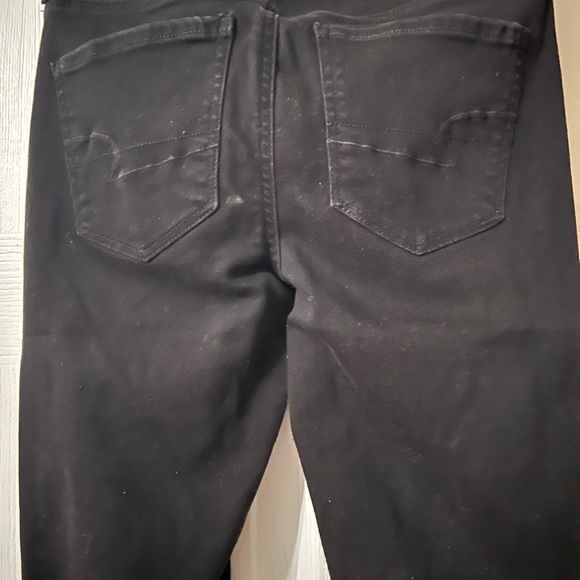 Womens American eagle black distressed jeans size 4 short - Picture 4 of 6